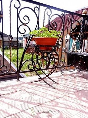 Кованая подставка для цветов №74 в Екатеринбурге фото