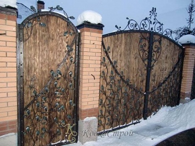 356. Ворота в Екатеринбурге фото
